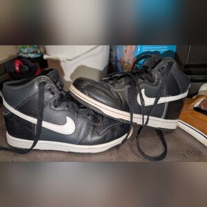 Nike Kids Black and White Sneakers - Size 2.5